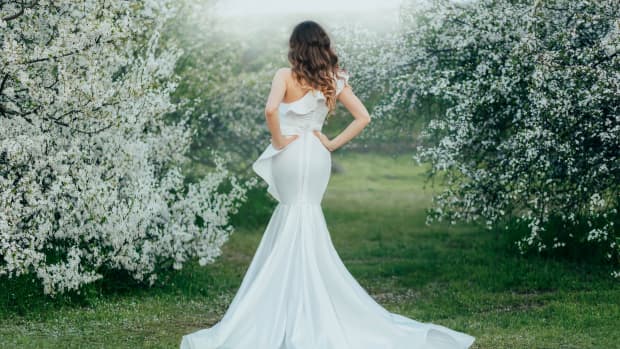 back of a bride in a mermaid gown