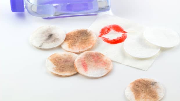 make-up remover and make-up pads