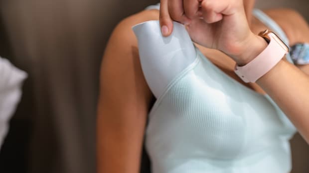 Woman Shares Bra Hack To Keep Straps From Showing While Wearing Sleeveless  Tops - Bellatory News