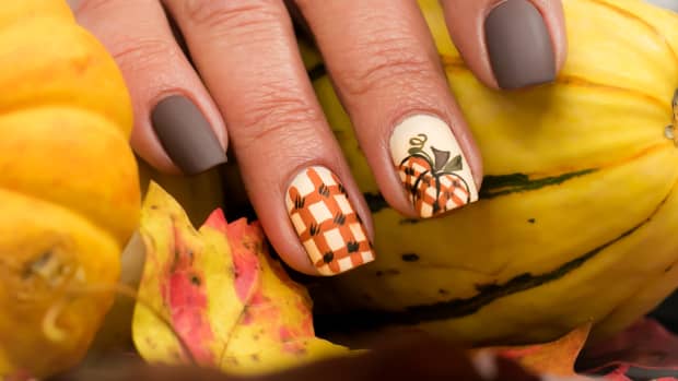 woman with a plaid nail