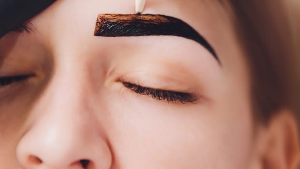 a henna eyebrow