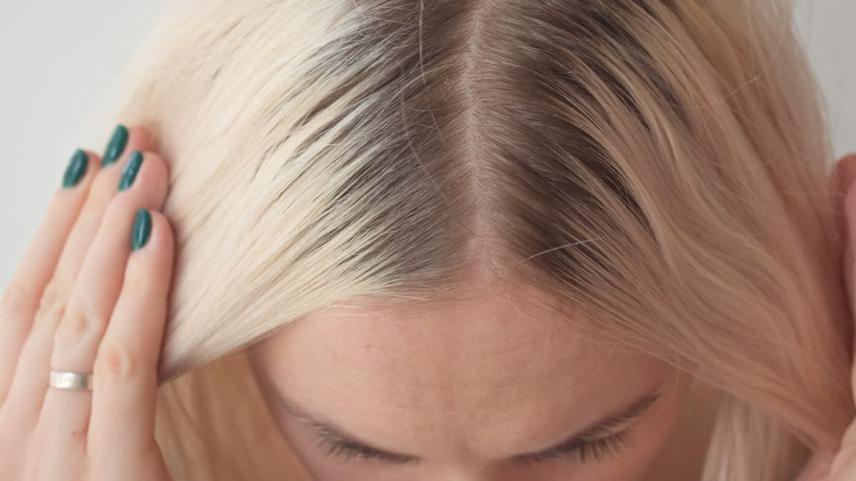 Feather deals hair dye
