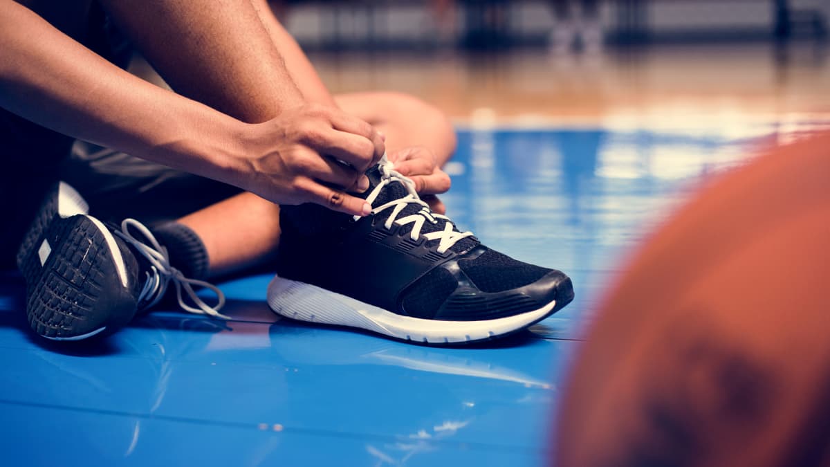 Tying nike new arrivals shoe laces