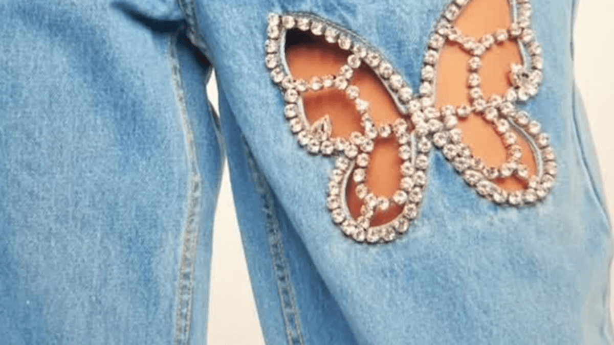 Woman Recreates Taylor Swifts Iconic Butterfly Cut-out Jeans