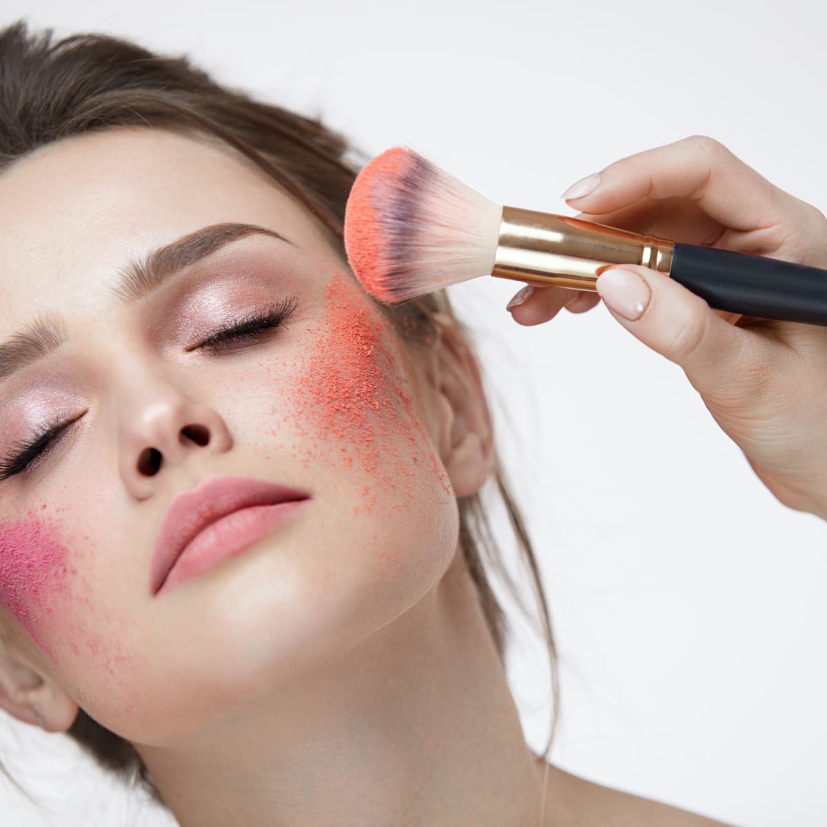 How to Put Together a Makeup Artist Kit - HubPages