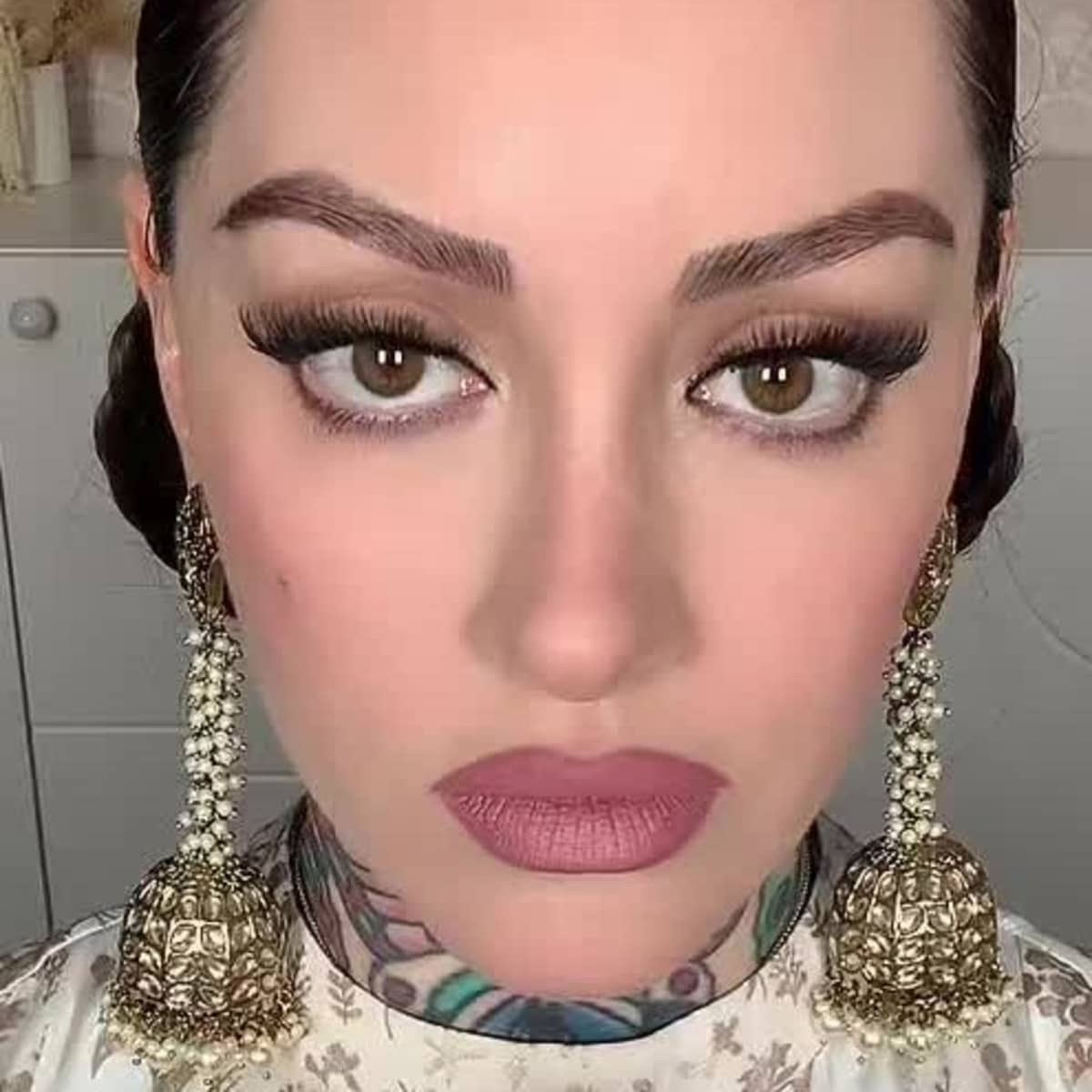 Watch Popular Eye Makeup Trends Over the Past 100 Years, 100 Years