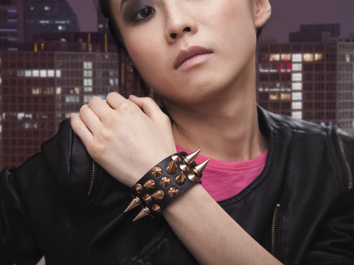 Man Shows How To Make a Studded Denim Bracelet and It s Too Easy