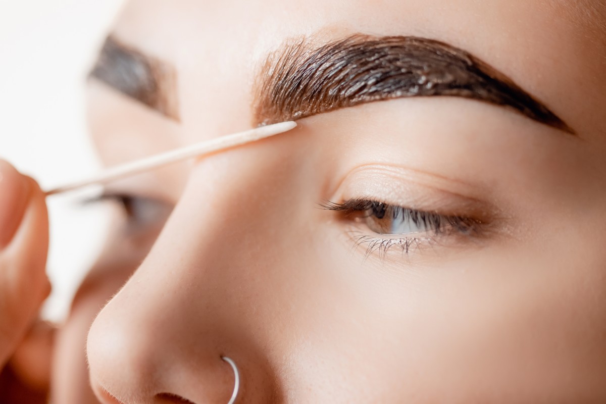 Video Reveals Why You Can Never Go Wrong with Tinting Your Eyebrows