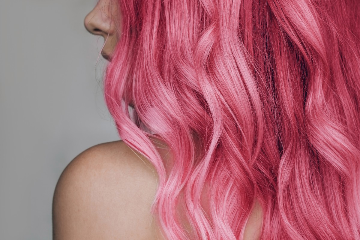 woman-hysterically-wants-to-use-cartoon-images-as-hair-reference-photos