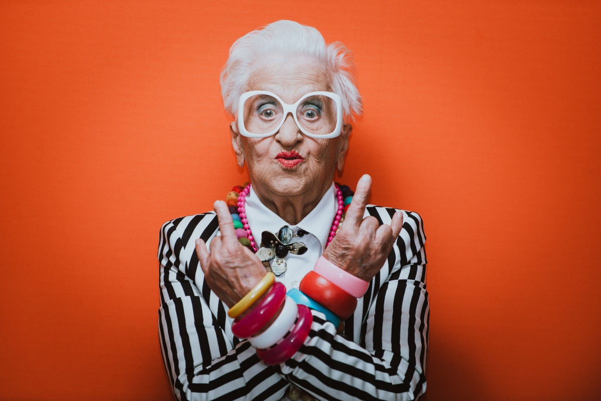 Co-Workers Shares Stylish Elderly Co-Worker’s Daily Outfits and She’s a ...