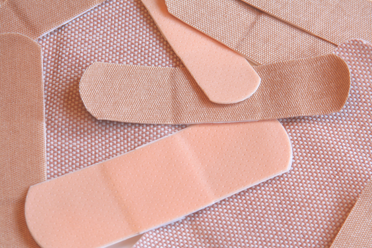 Woman Shares Bandaid Hack To ‘Save’ Her Ears From Big Earrings Bellatory News