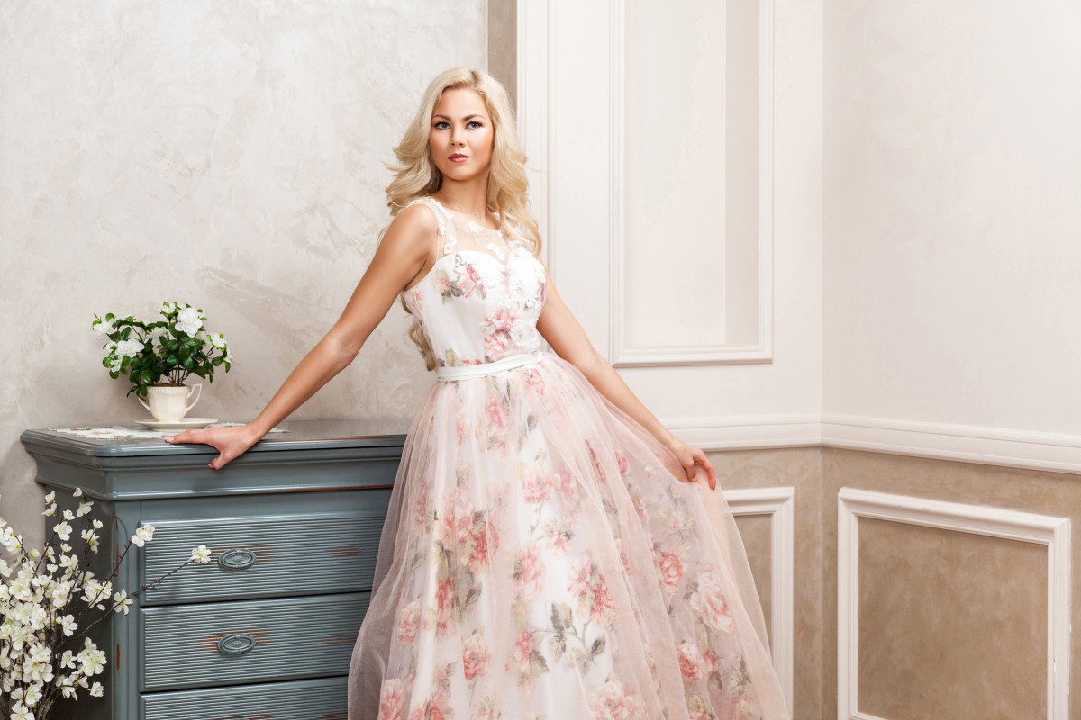 woman-dyes-too-white-wedding-guest-dress-pink-hours-before-the-ceremony
