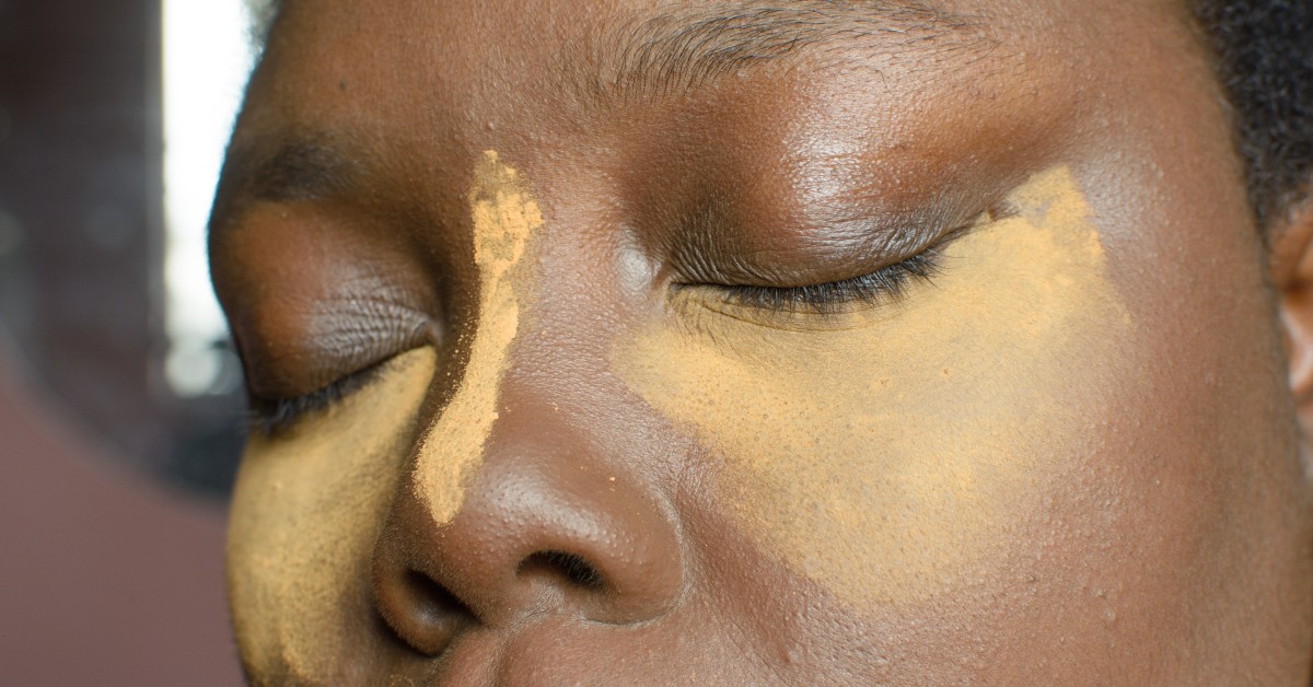 Makeup Artist Explains the Difference Between Baking and Setting Powder and How To Use Them