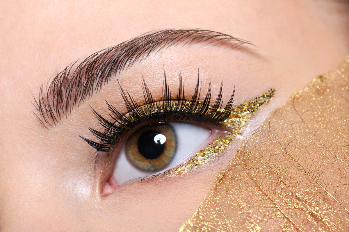 metallic gold eye makeup