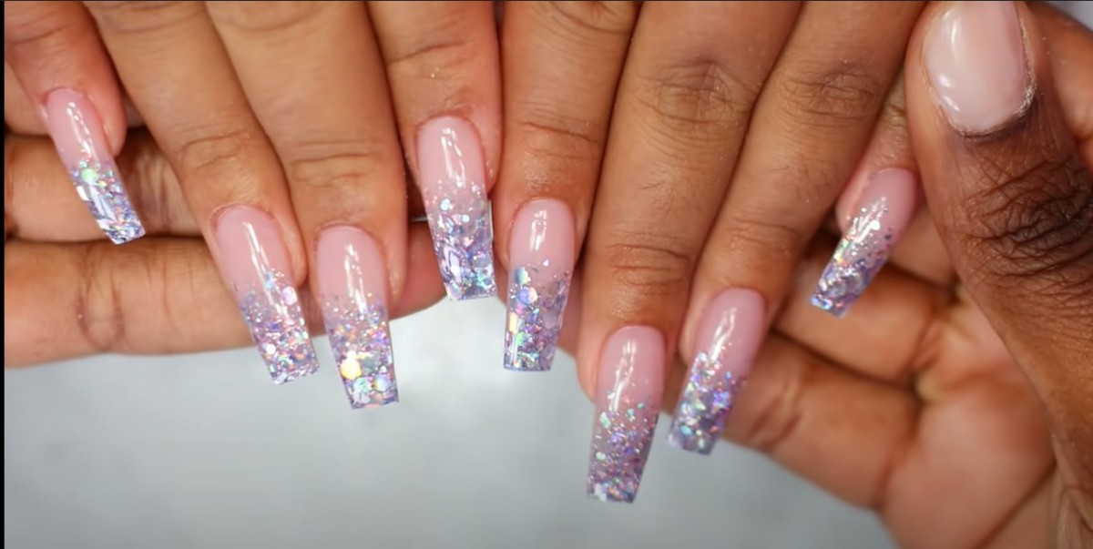 Glitter Ombré Nails Are Easier To Create Than You Think - Bellatory News Glitter Ombré Nails Are Easier To Create Than You Think - Bellatory News