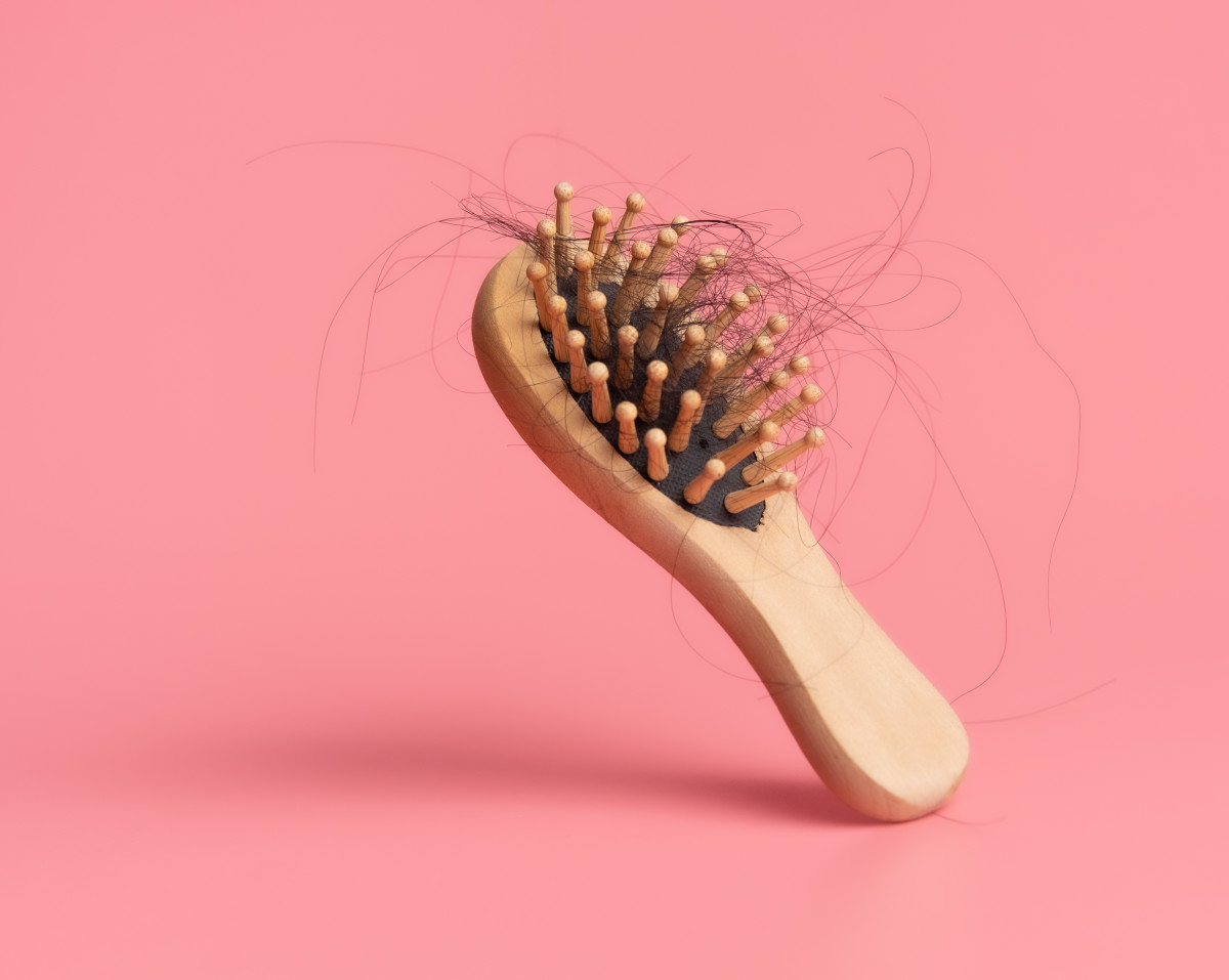 Man Shares Trick For How To Get “Nasty” Hairbrushes Looking Like New