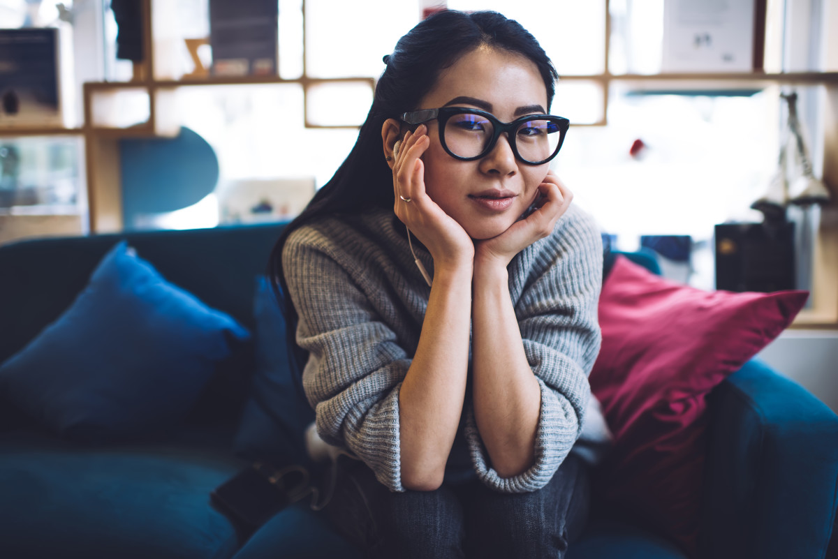 Glasses Keep Slipping Down? Woman Shows You How To Fix That ...