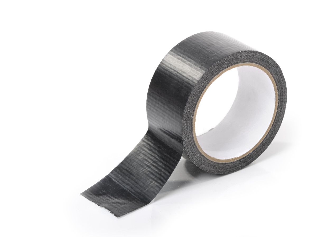 Watch Woman Turn Scarf Into A Belt Using Gaffer’s Tape Bellatory News